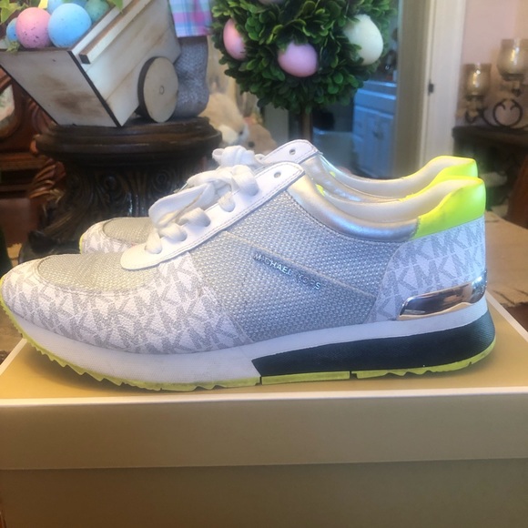 Michael Kors Sneakers - Picture 1 of 7